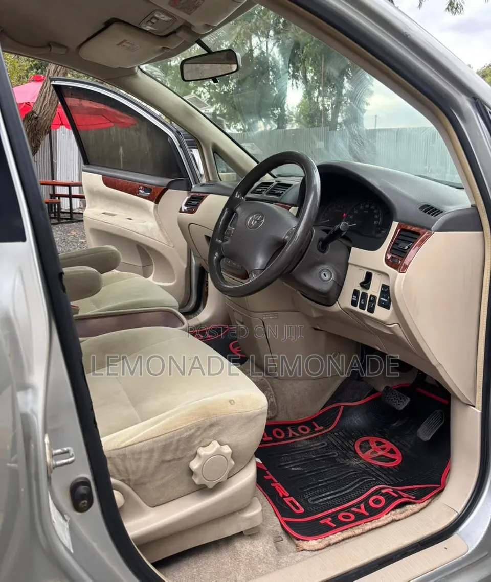 Toyota Ipsum 2003 Silver
