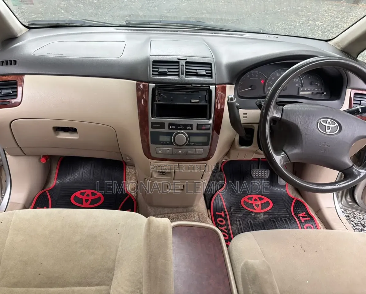 Toyota Ipsum 2003 Silver