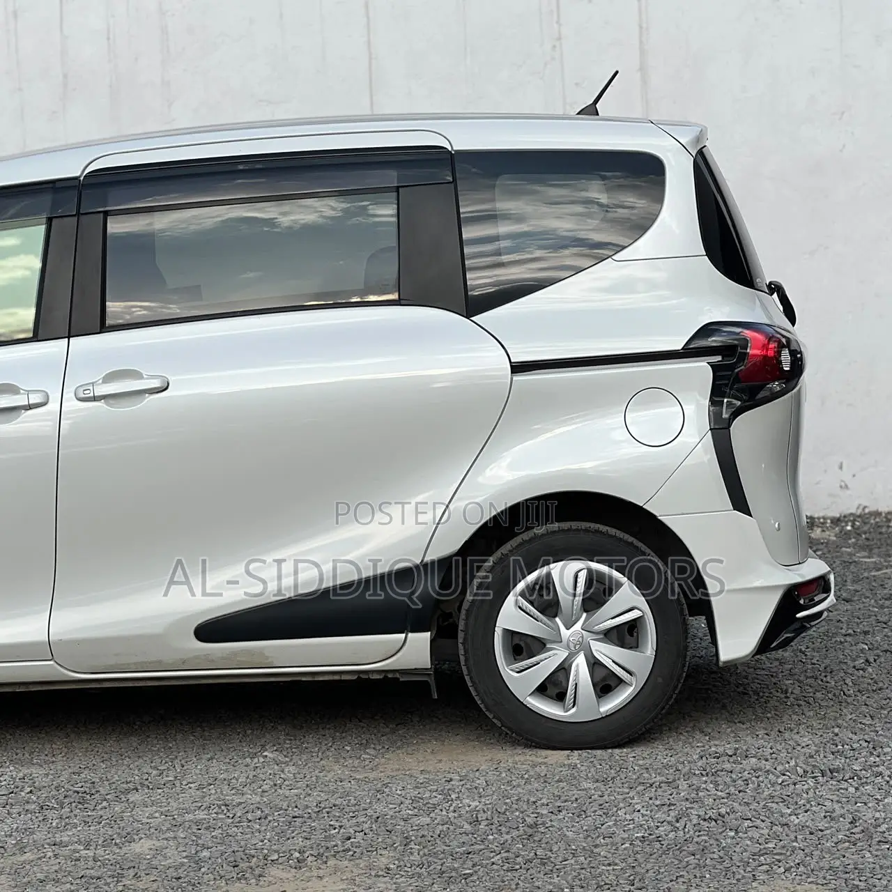 Toyota Sienta 1.5 Hybrid FWD 2020 White