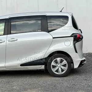 Toyota Sienta 1.5 Hybrid FWD 2020 White