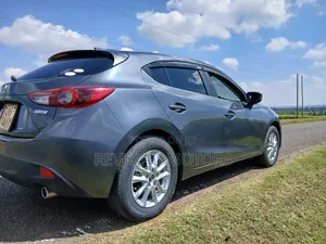 Mazda Axela SV Premium 2014 Gray