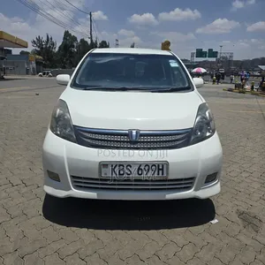 Toyota ISIS 2008 White