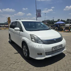 Toyota ISIS 2008 White