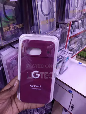 Dark plumGoogle Pixel 8 Liquid Silicone Case With Microfiber Lining.