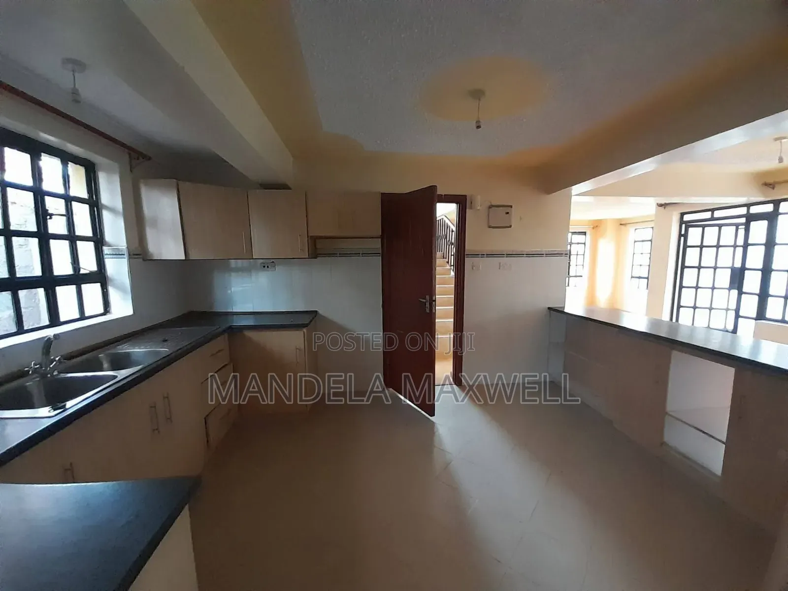 3bdrm Duplex in Gateway Mall Area for rent