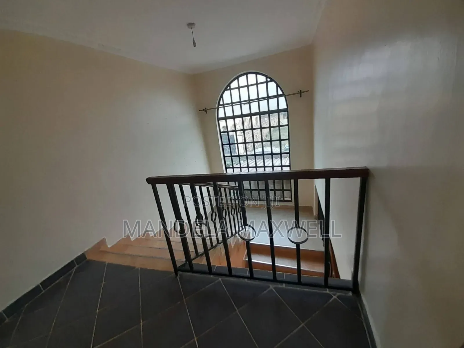 3bdrm Duplex in Gateway Mall Area for rent