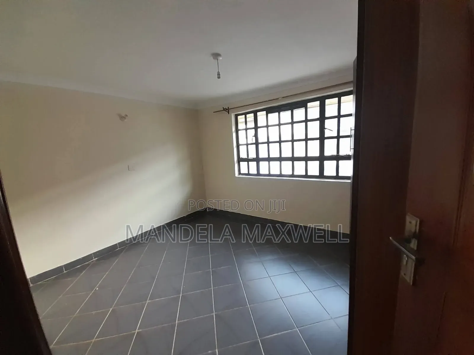 3bdrm Duplex in Gateway Mall Area for rent