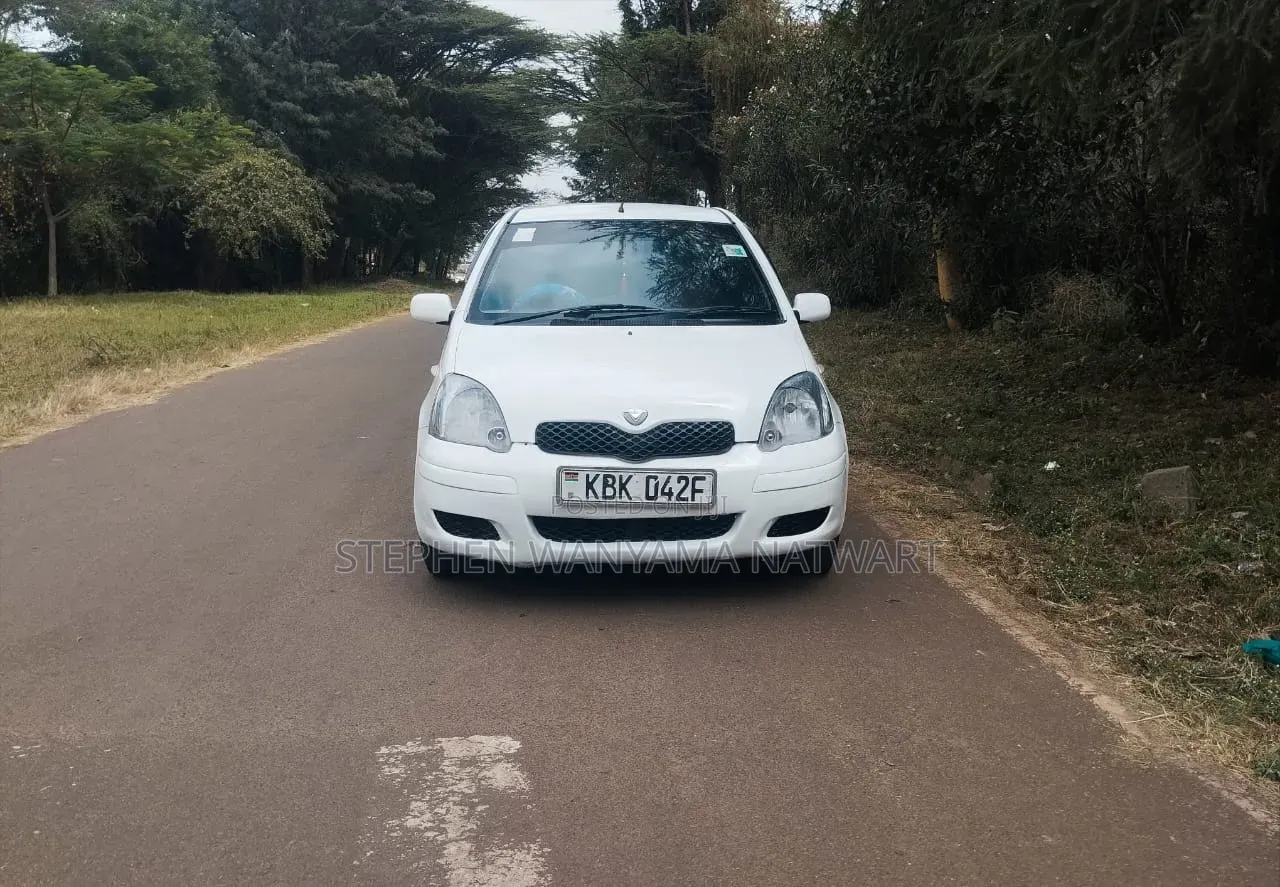 Toyota Vitz 2002 White