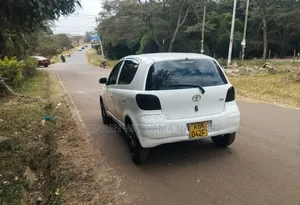 Toyota Vitz 2002 White