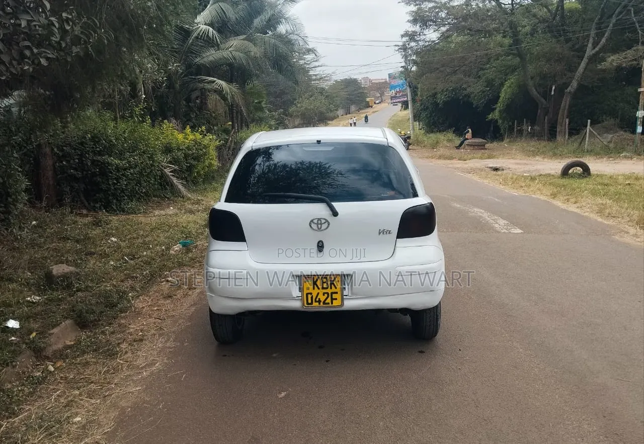 Toyota Vitz 2002 White