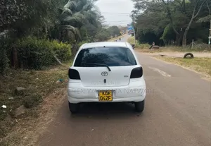 Toyota Vitz 2002 White