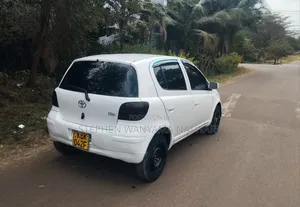 Toyota Vitz 2002 White