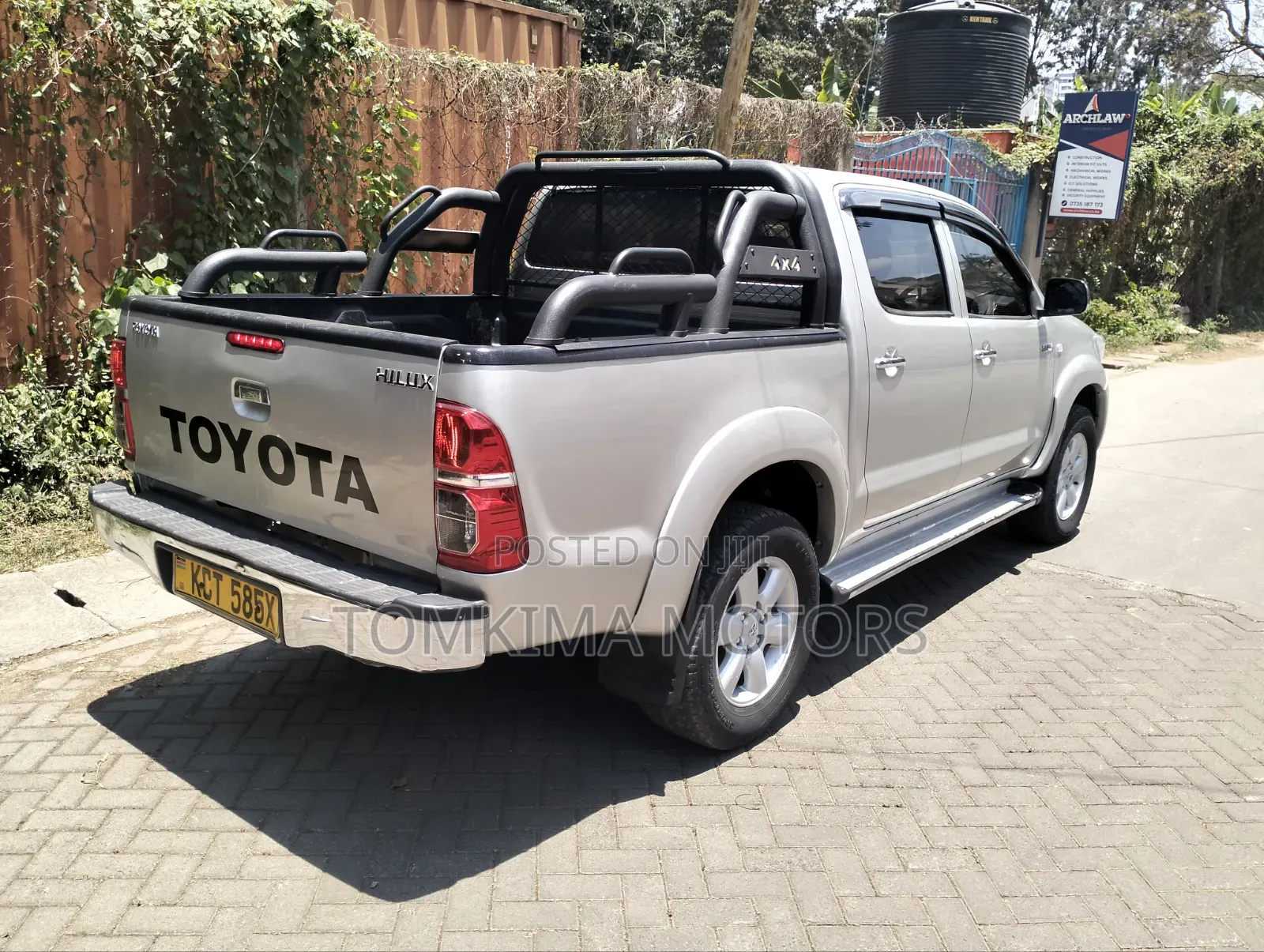 Toyota Hilux 2011 Gray