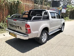 Toyota Hilux 2011 Gray