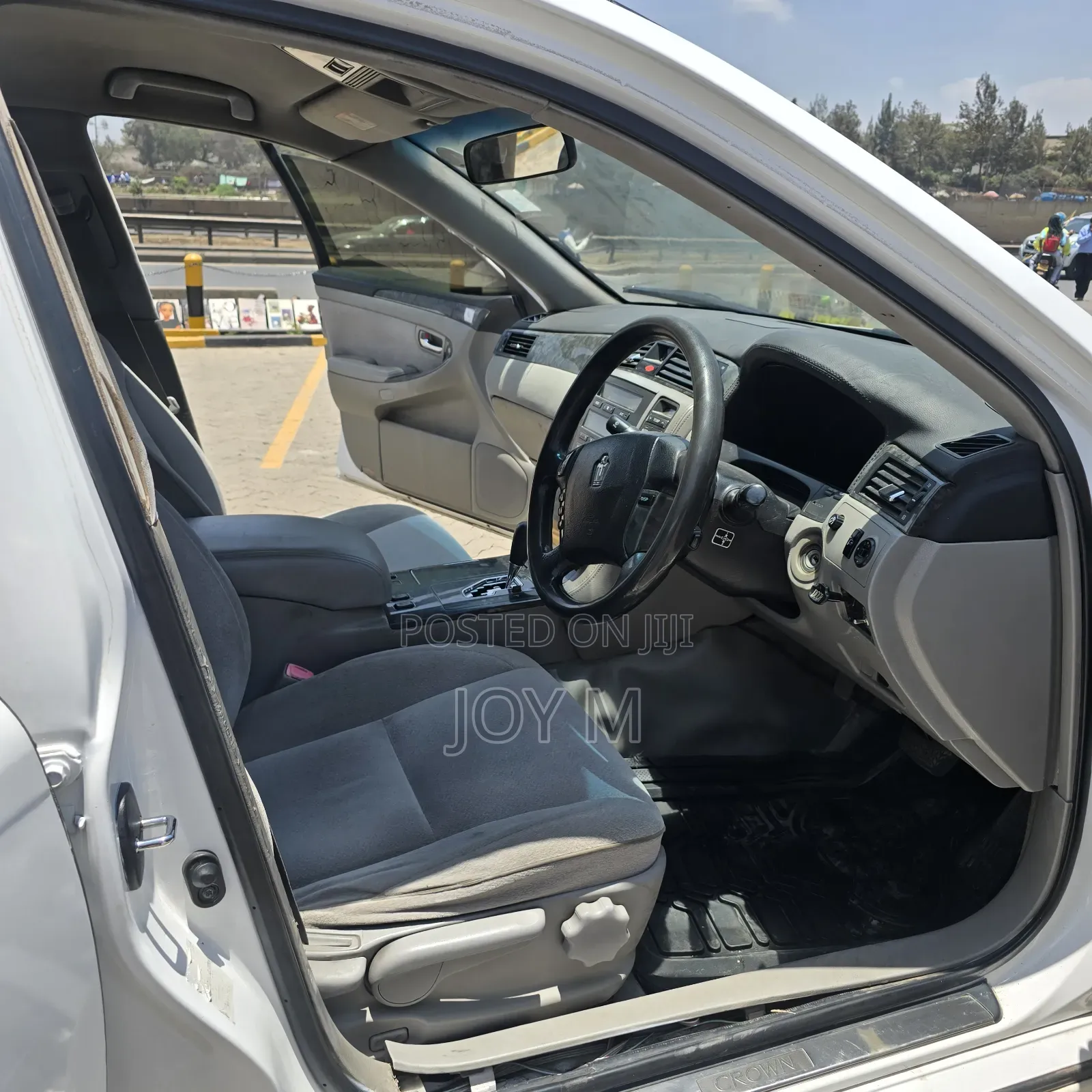 Toyota Crown 2010 White