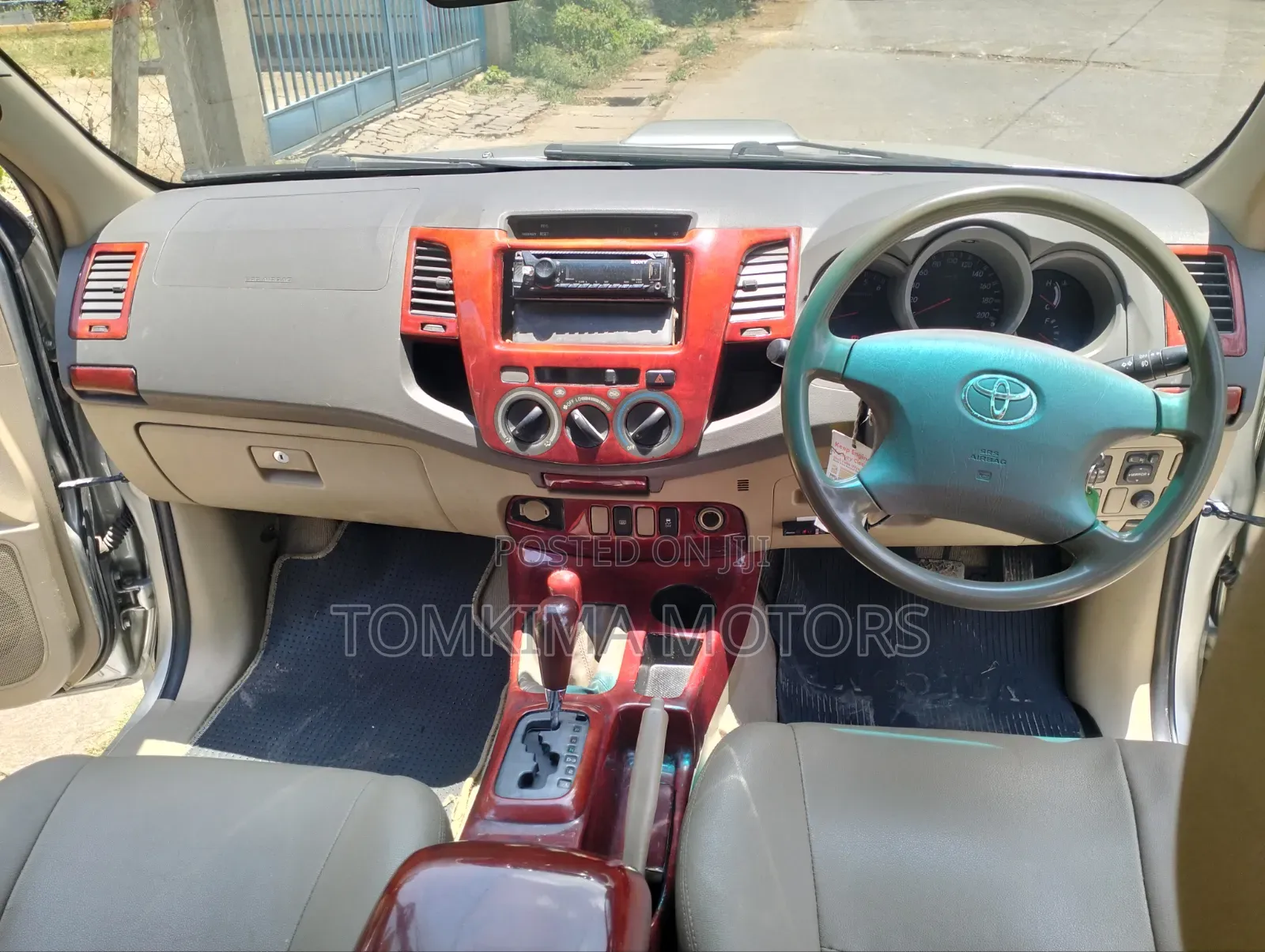 Toyota Hilux 2011 Gray