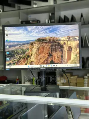 Samsung PC LED Monitor 24'' Full HD 1920 X 1080 VGA DPort DVI