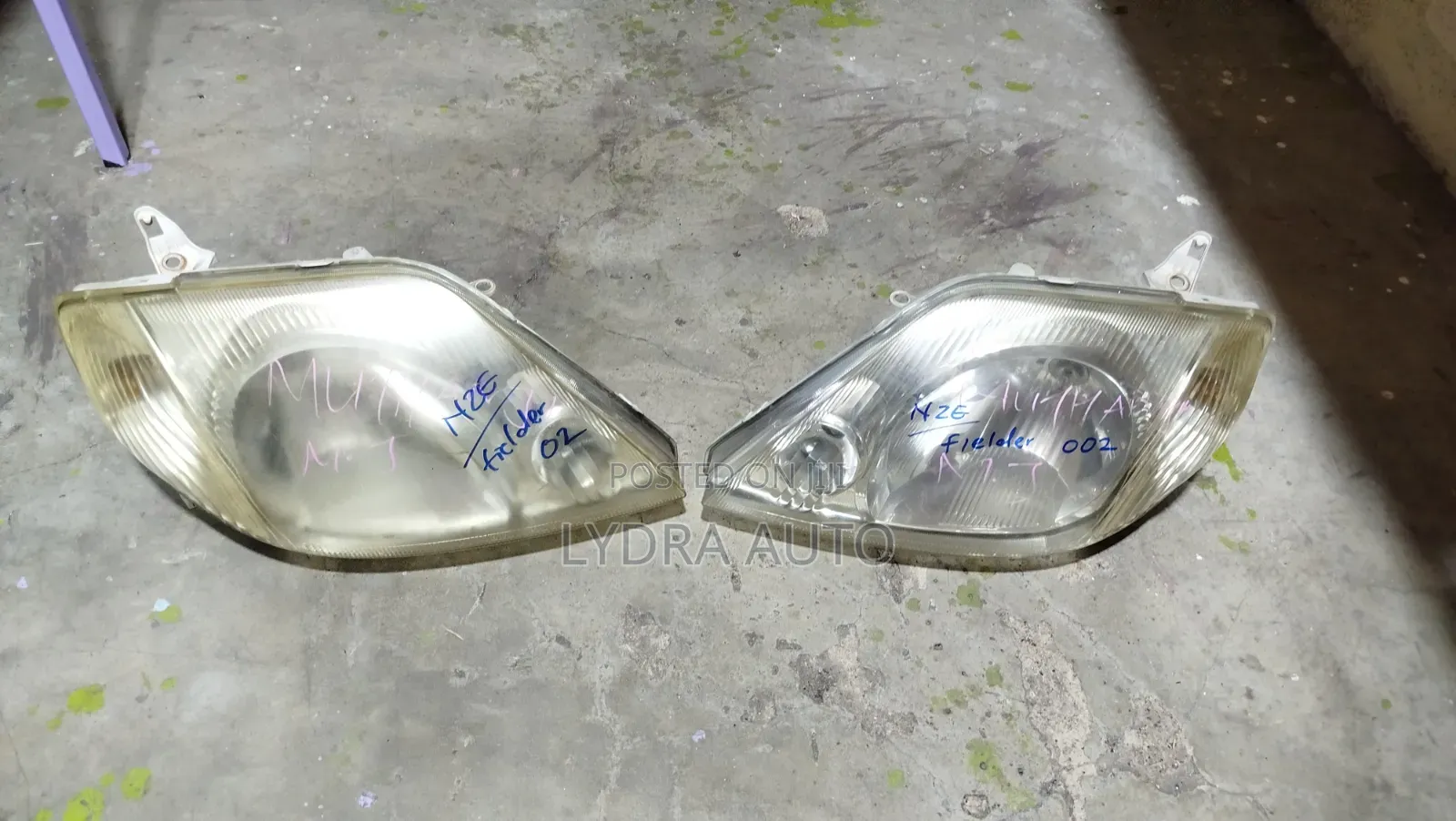 Fielder NZE 2002 Headlight