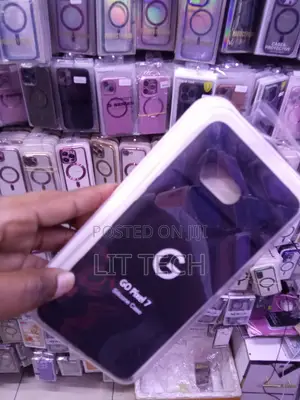 Black Google Pixel 7 Liquid Silicone Case With Microfiber Lining