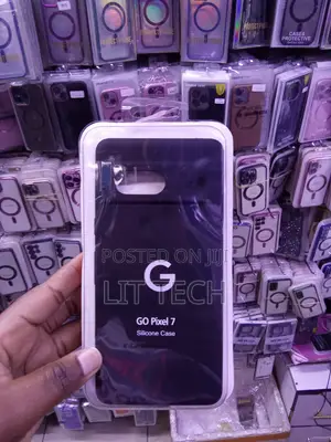 Black Google Pixel 7 Liquid Silicone Case With Microfiber Lining