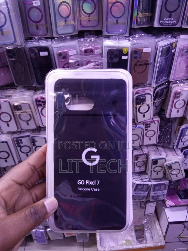 Black Google Pixel 7 Liquid Silicone Case With Microfiber Lining - thumbnail 2