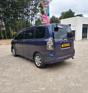 Toyota Voxy 2007 Blue