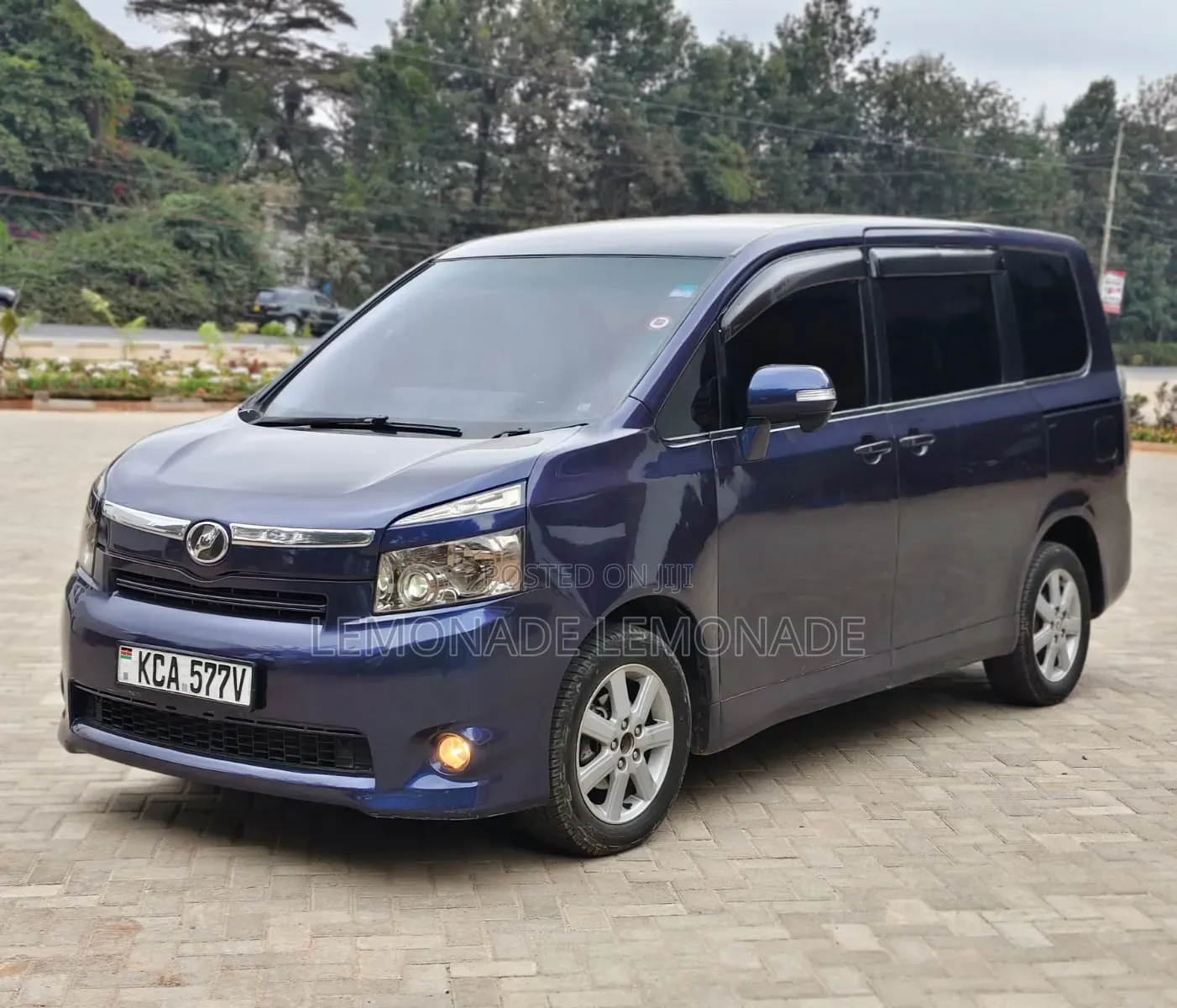 Toyota Voxy 2007 Blue