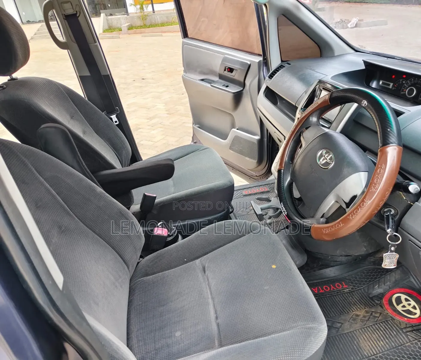Toyota Voxy 2007 Blue
