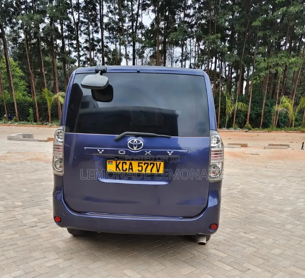 Toyota Voxy 2007 Blue