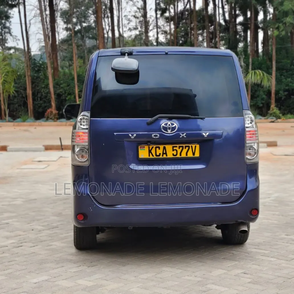 Toyota Voxy 2007 Blue