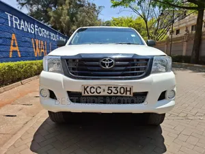 Toyota Hilux 2014 White
