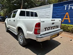 Toyota Hilux 2014 White