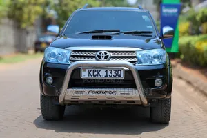Toyota Fortuner 2010 Black