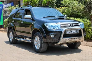 Toyota Fortuner 2010 Black