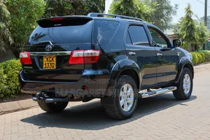 Toyota Fortuner 2010 Black
