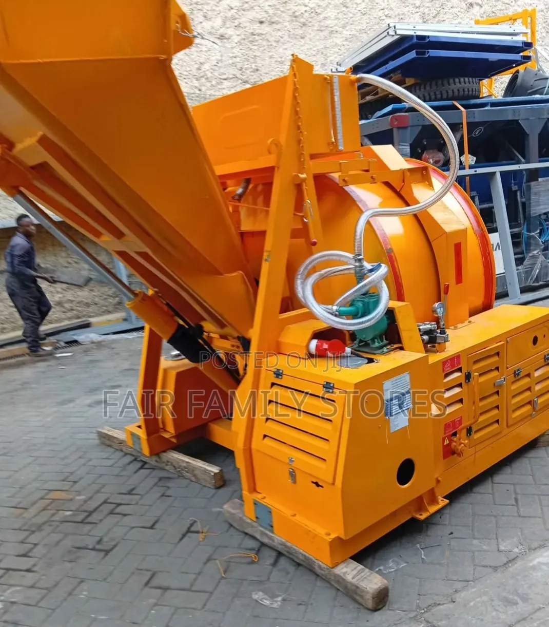 Self-Loading Concrete Mixer Truck