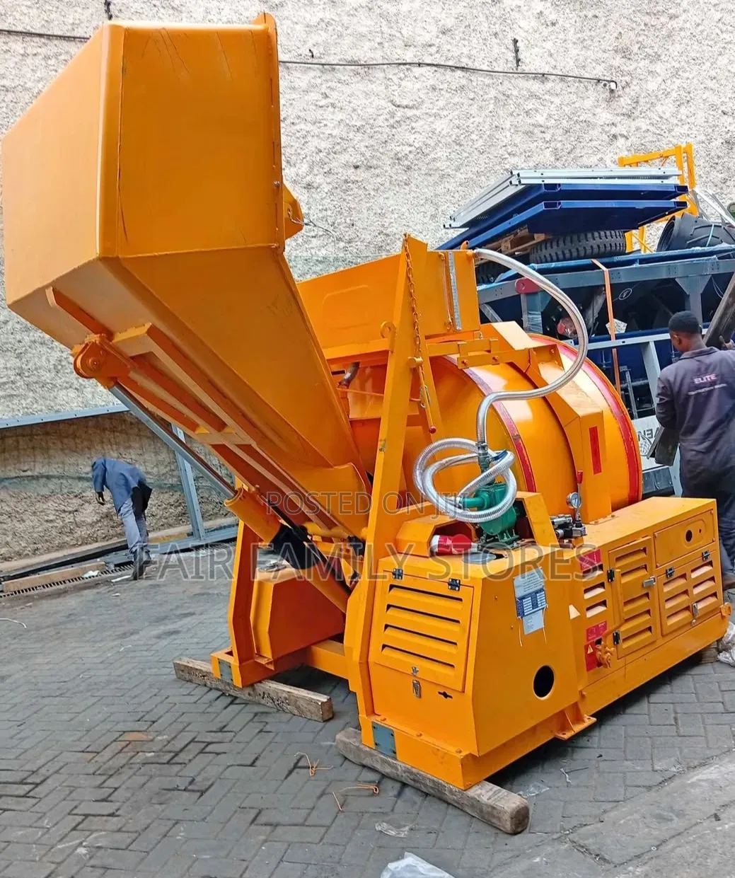 Self-Loading Concrete Mixer Truck