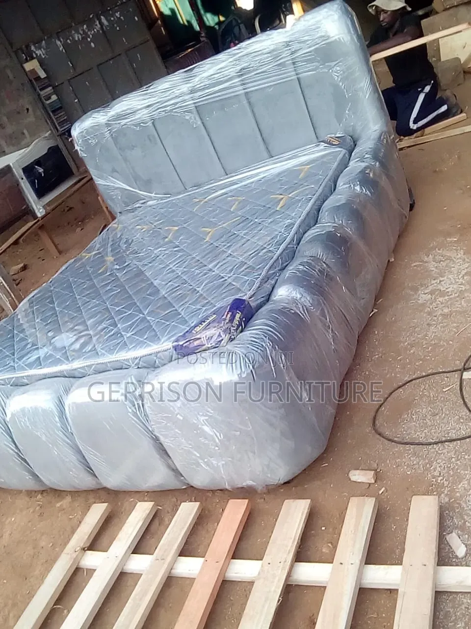 Luxury 5x6 Grey Bubble Bed, With a Mattress