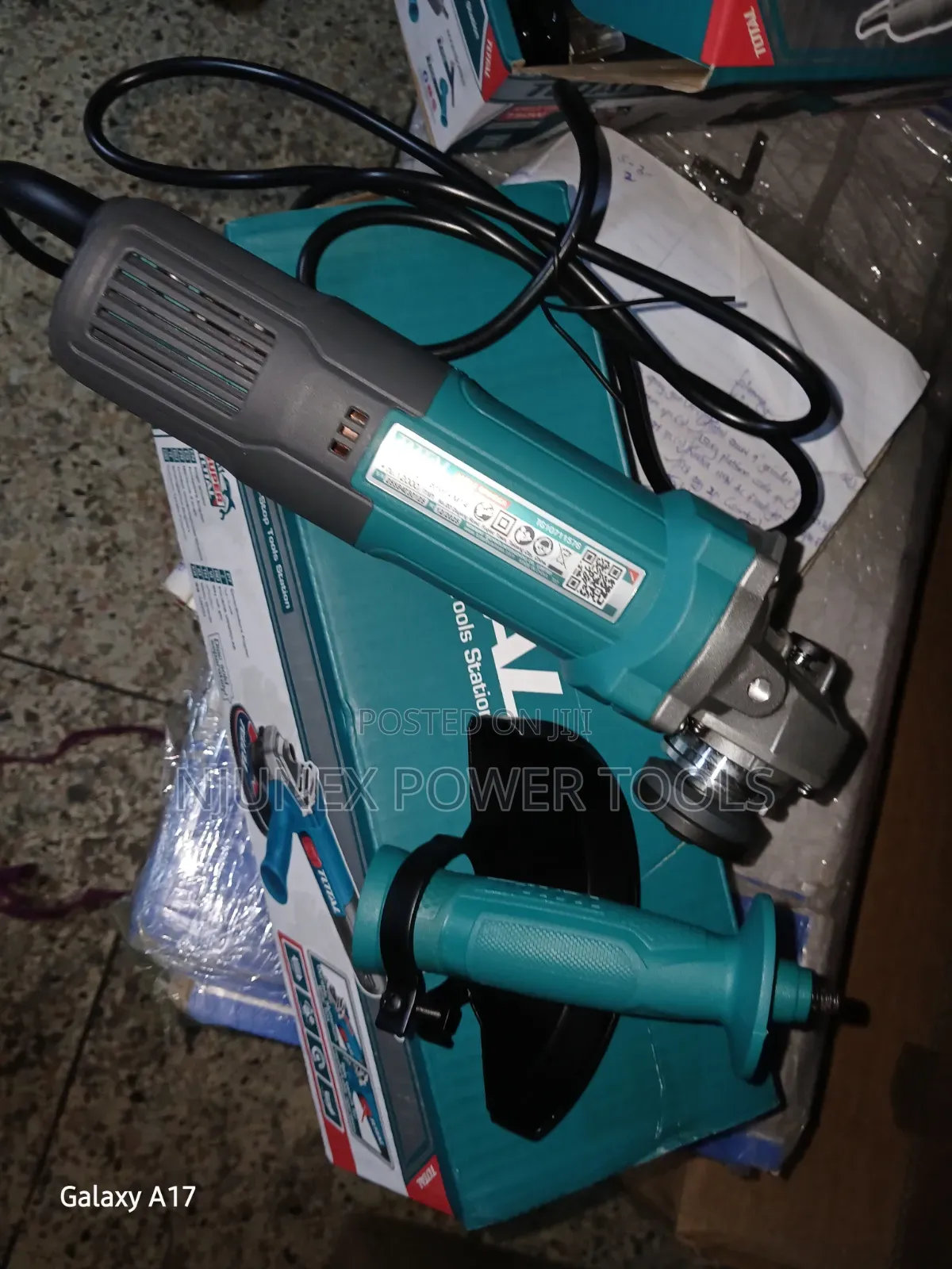 TOTAL 4-Inch 750W Angle Grinder