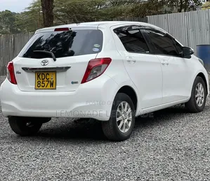Toyota Vitz 1.3 FWD 5dr 2014 Pearl