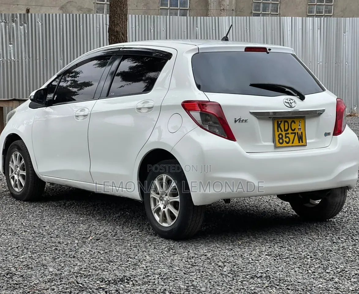 Toyota Vitz 1.3 FWD 5dr 2014 Pearl