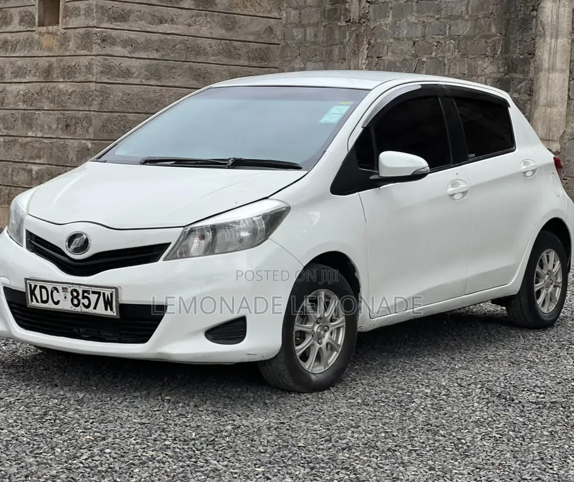 Toyota Vitz 1.3 FWD 5dr 2014 Pearl