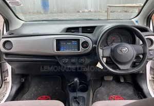 Toyota Vitz 1.3 FWD 5dr 2014 Pearl