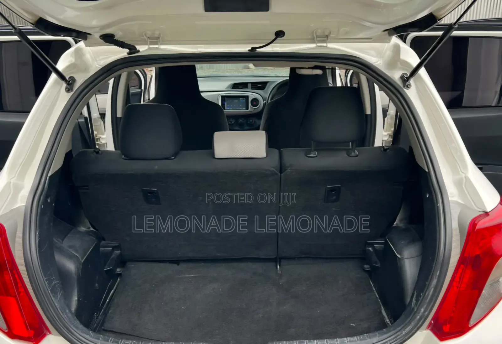 Toyota Vitz 1.3 FWD 5dr 2014 Pearl