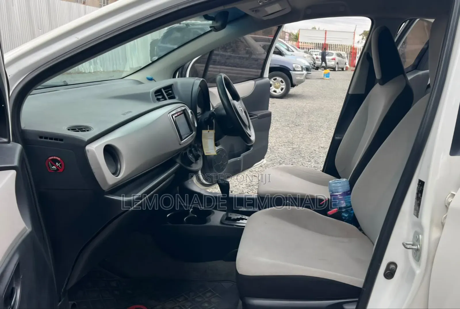 Toyota Vitz 1.3 FWD 5dr 2014 Pearl