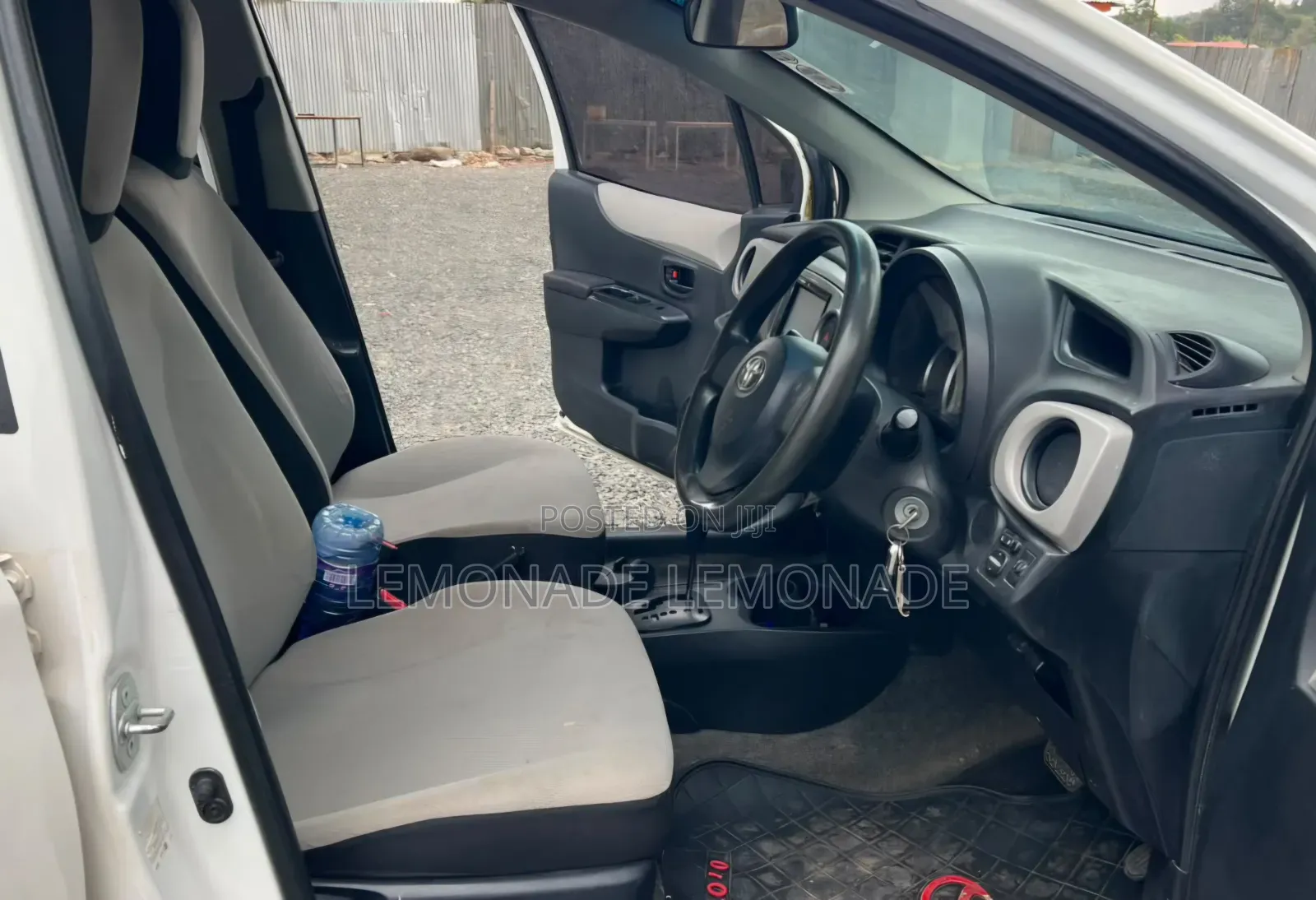 Toyota Vitz 1.3 FWD 5dr 2014 Pearl