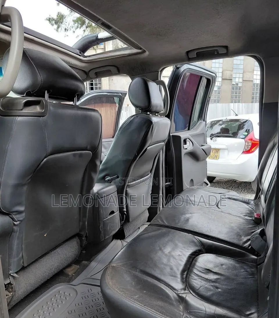Nissan Navara 2005 Black