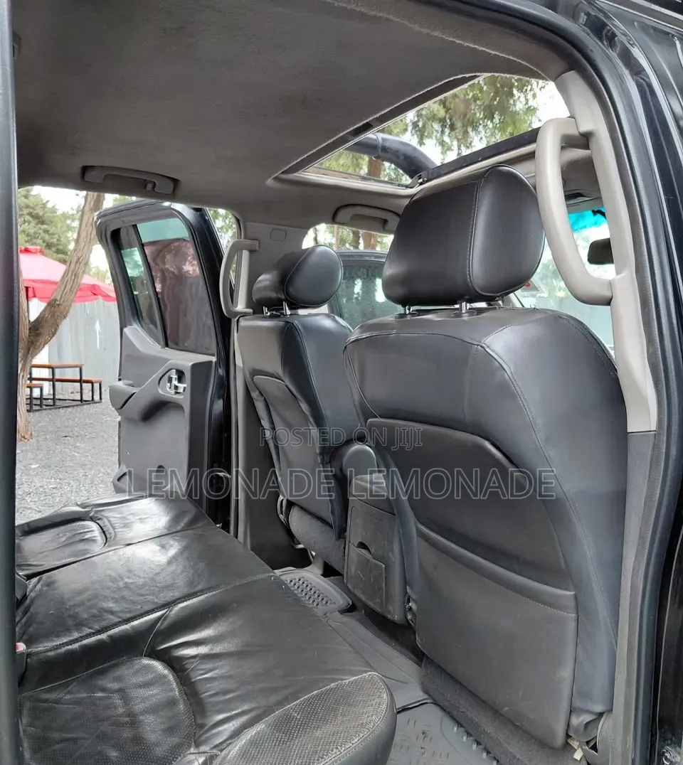 Nissan Navara 2005 Black