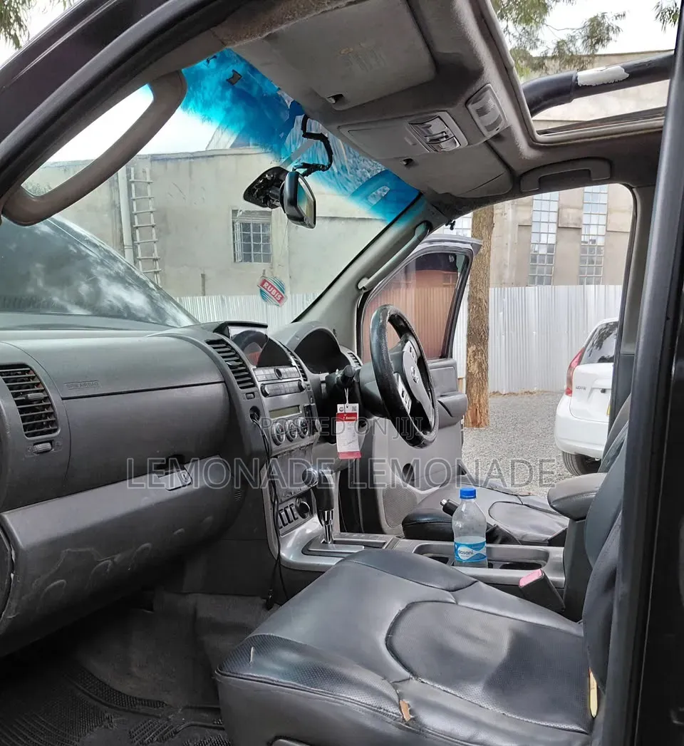 Nissan Navara 2005 Black