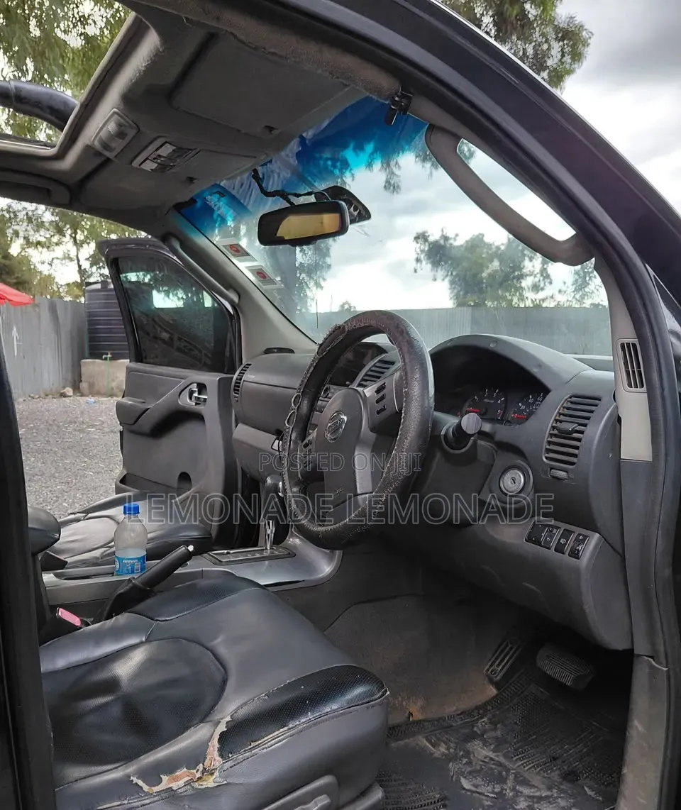 Nissan Navara 2005 Black
